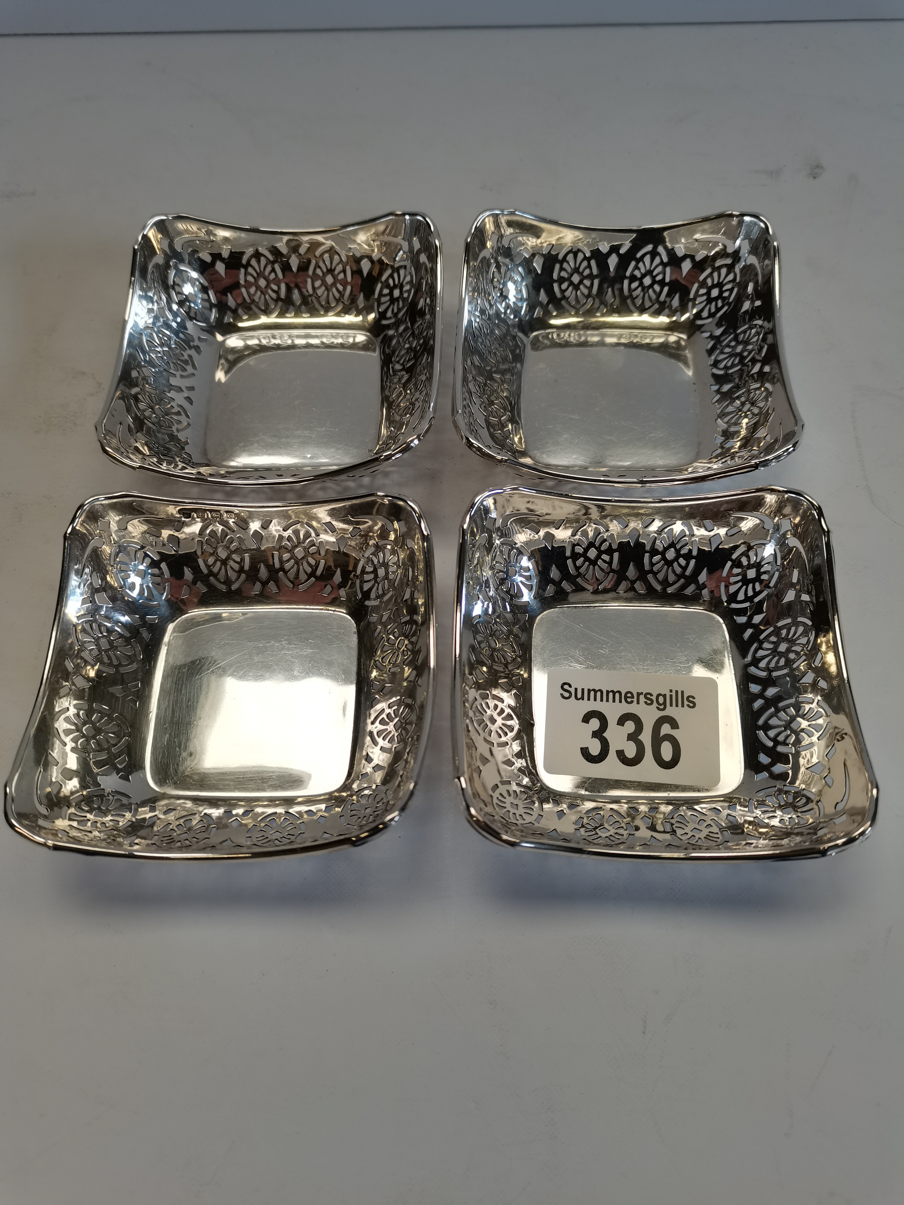 x4 silver dishes - Image 2 of 2