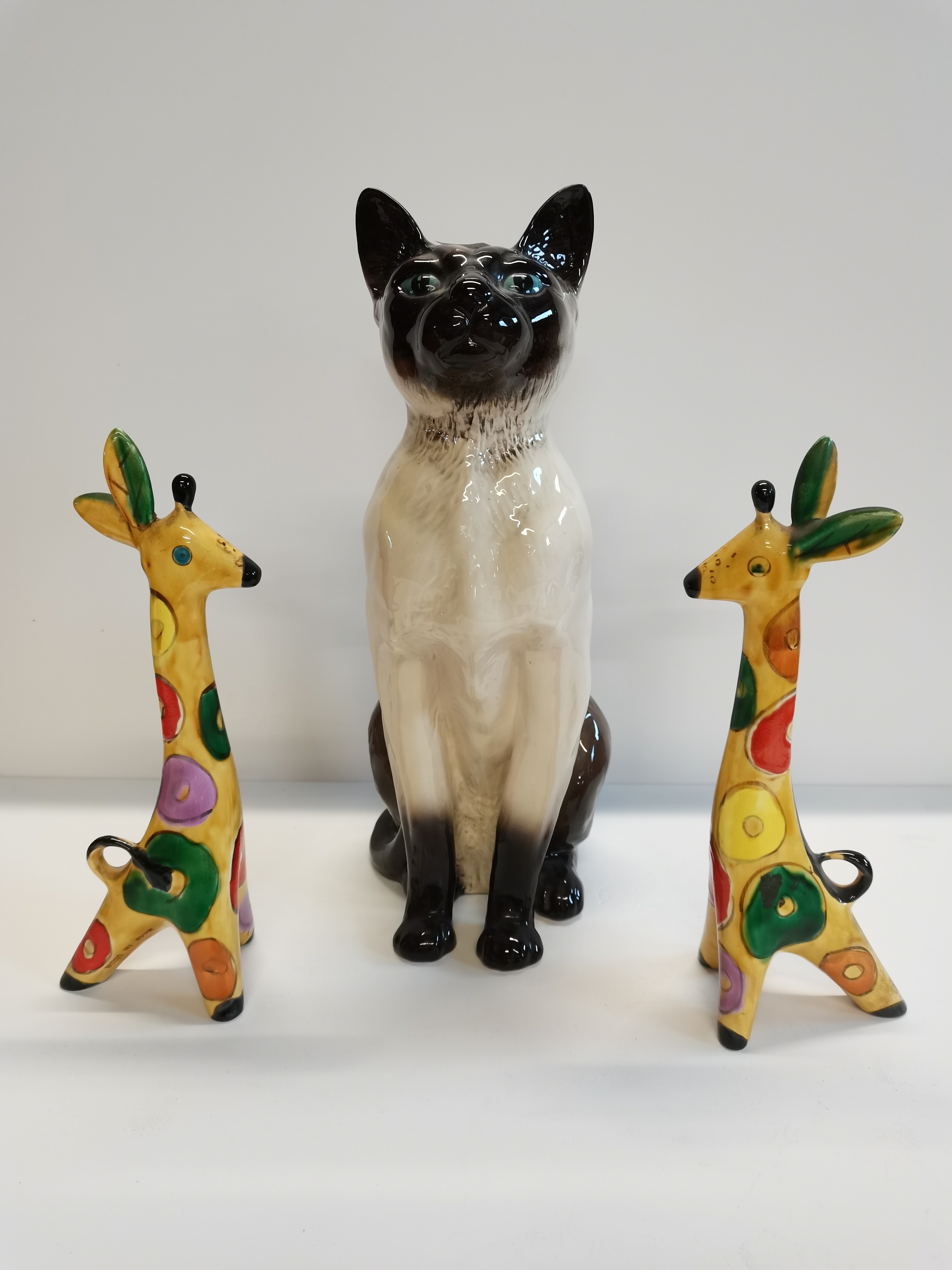 Large Beswick Siamese Cat and x2 1960s art deco Ceramic giraffes - Image 2 of 8