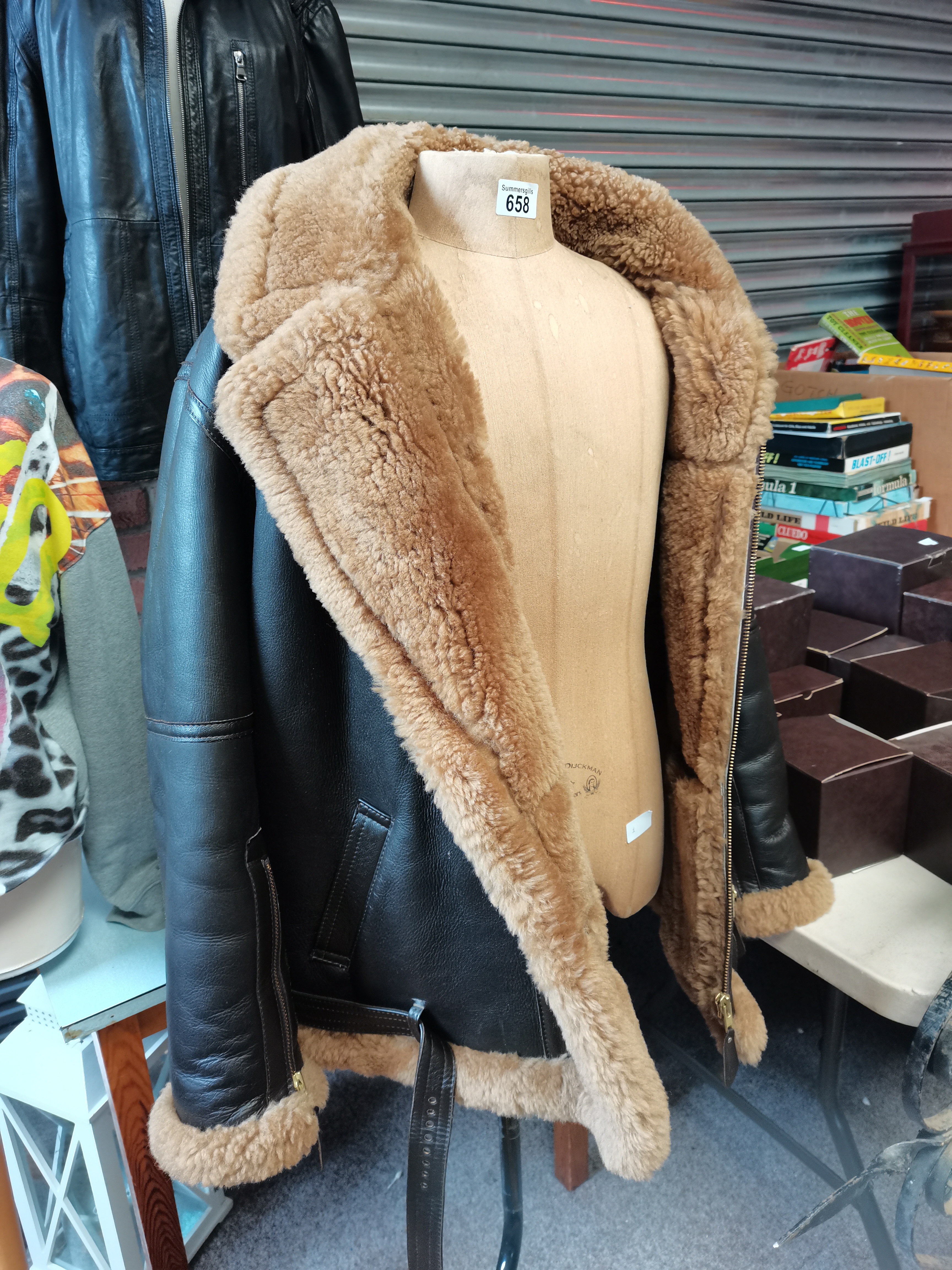 Original "Irvin" RAF Sheepskin flying jacket in size L ( 46 ). This is in excellent condition and - Image 2 of 8