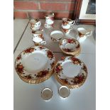 Royal Albert Old Country Rose tea set - 8 settings - excellent condition