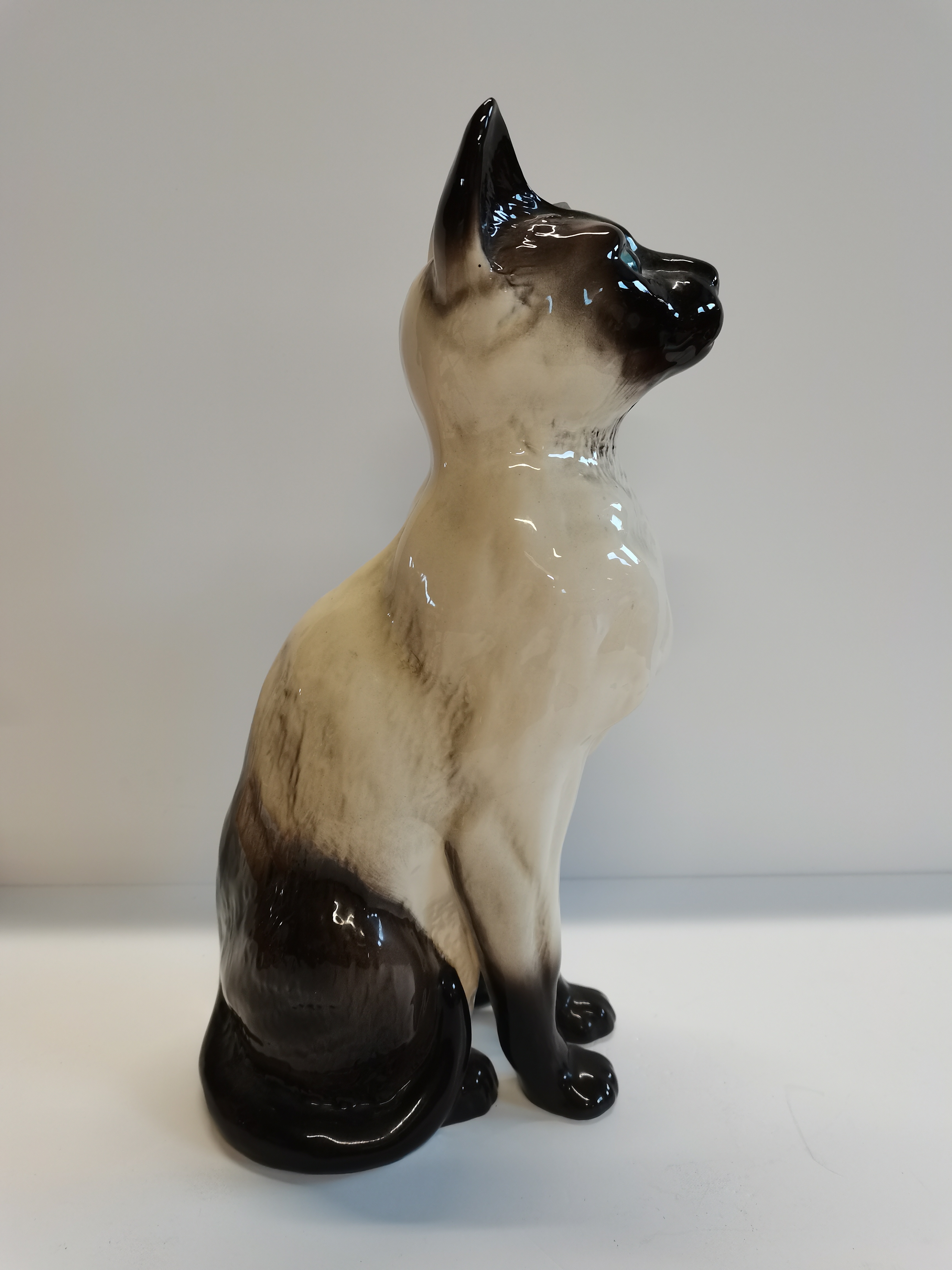 Large Beswick Siamese Cat and x2 1960s art deco Ceramic giraffes - Image 3 of 8