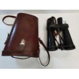 World war field binoculars made by Barr and Stroud serial no. 43602 24cm long with leather case