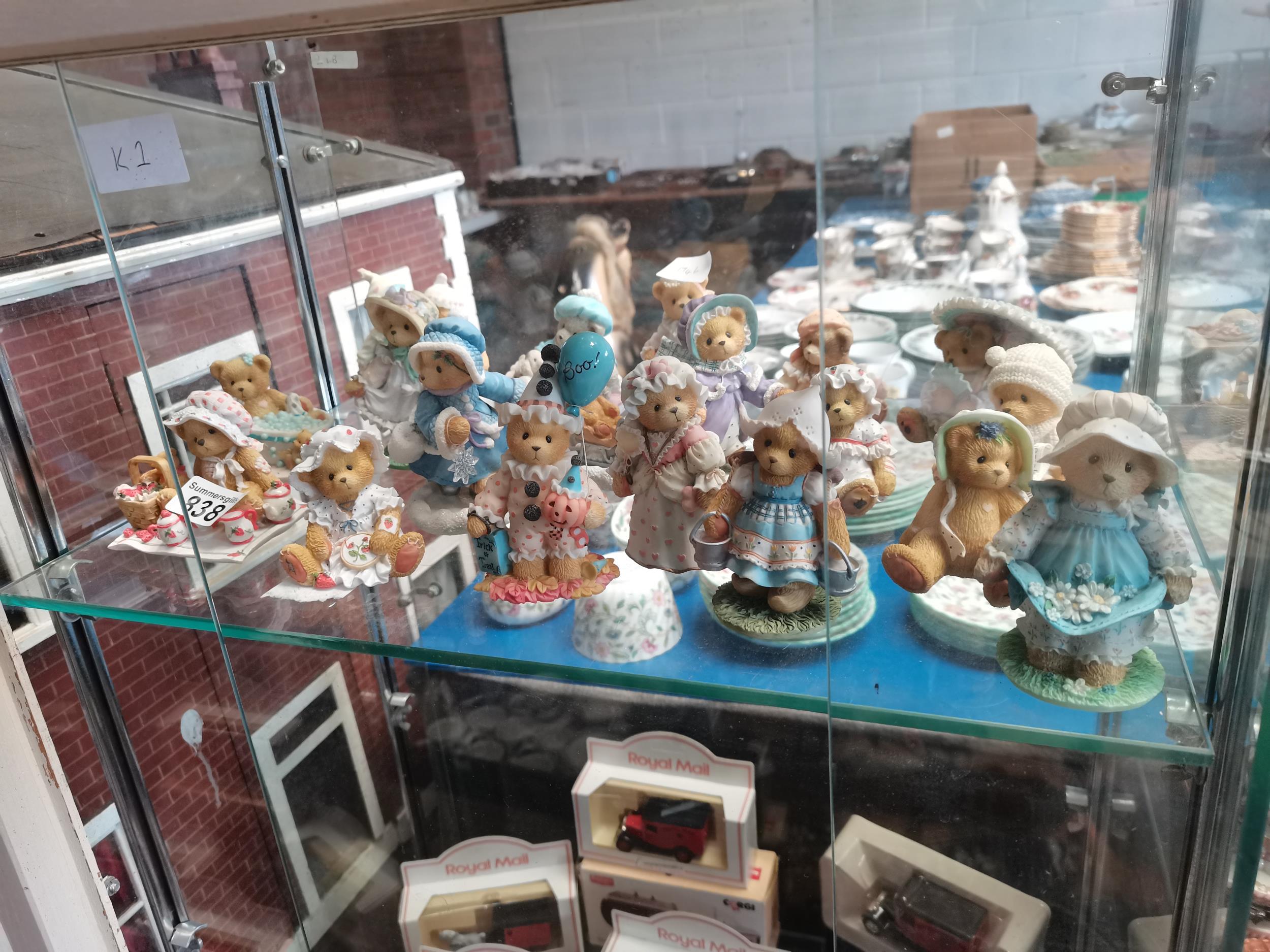 Large collection of Cherished Teddies, Beatrix Potter, Priscilla figures etc etc - Bild 2 aus 2