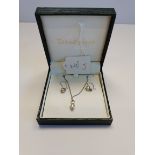 18ct White gold cultured freshwater pearl in cage earrings 1.5grams and 18ct white gold pendant