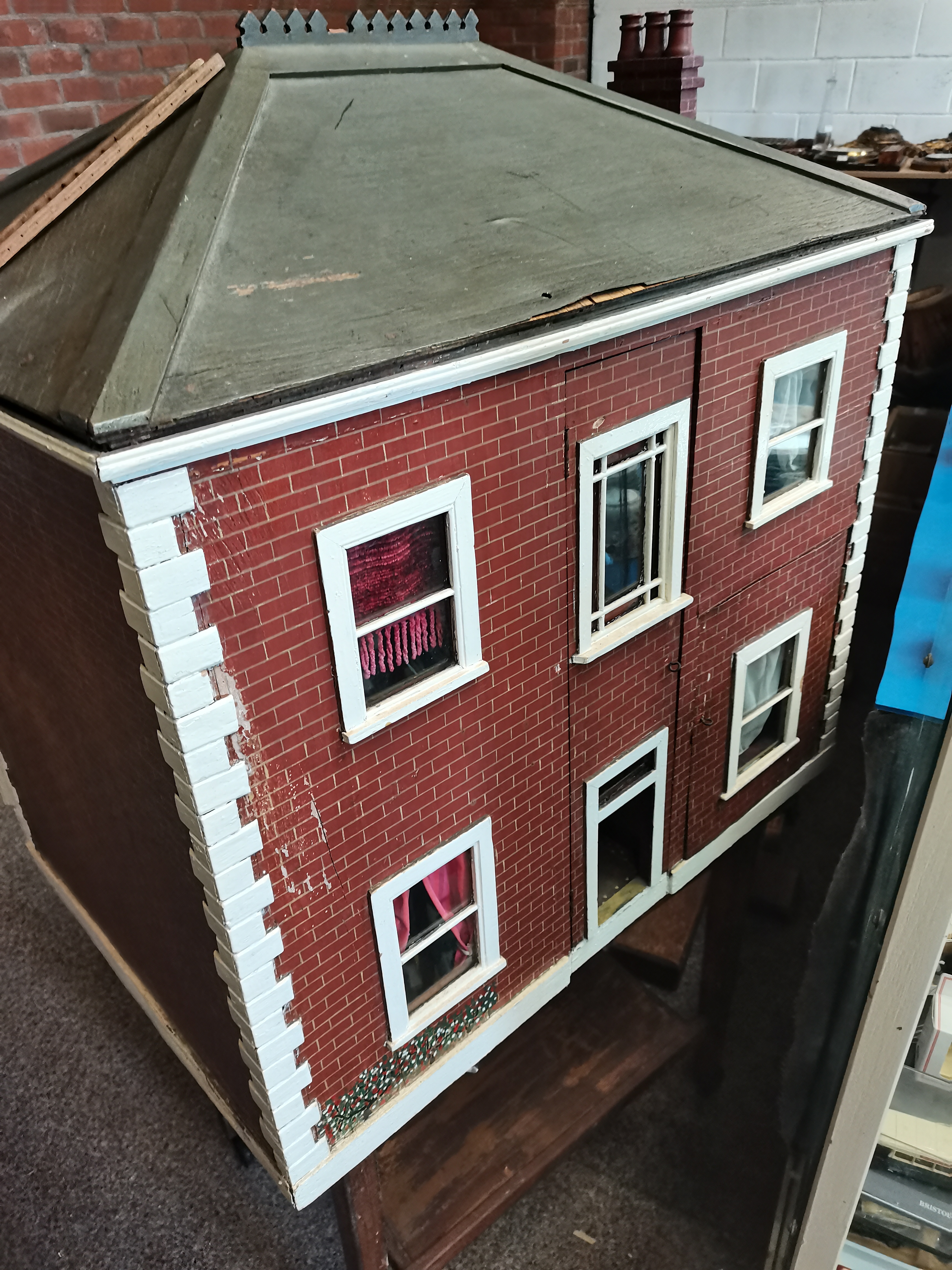 Large Antique wooden dolls house - 1903 D55.5cm x W79cm x H80cm (including roof) - Bild 8 aus 9