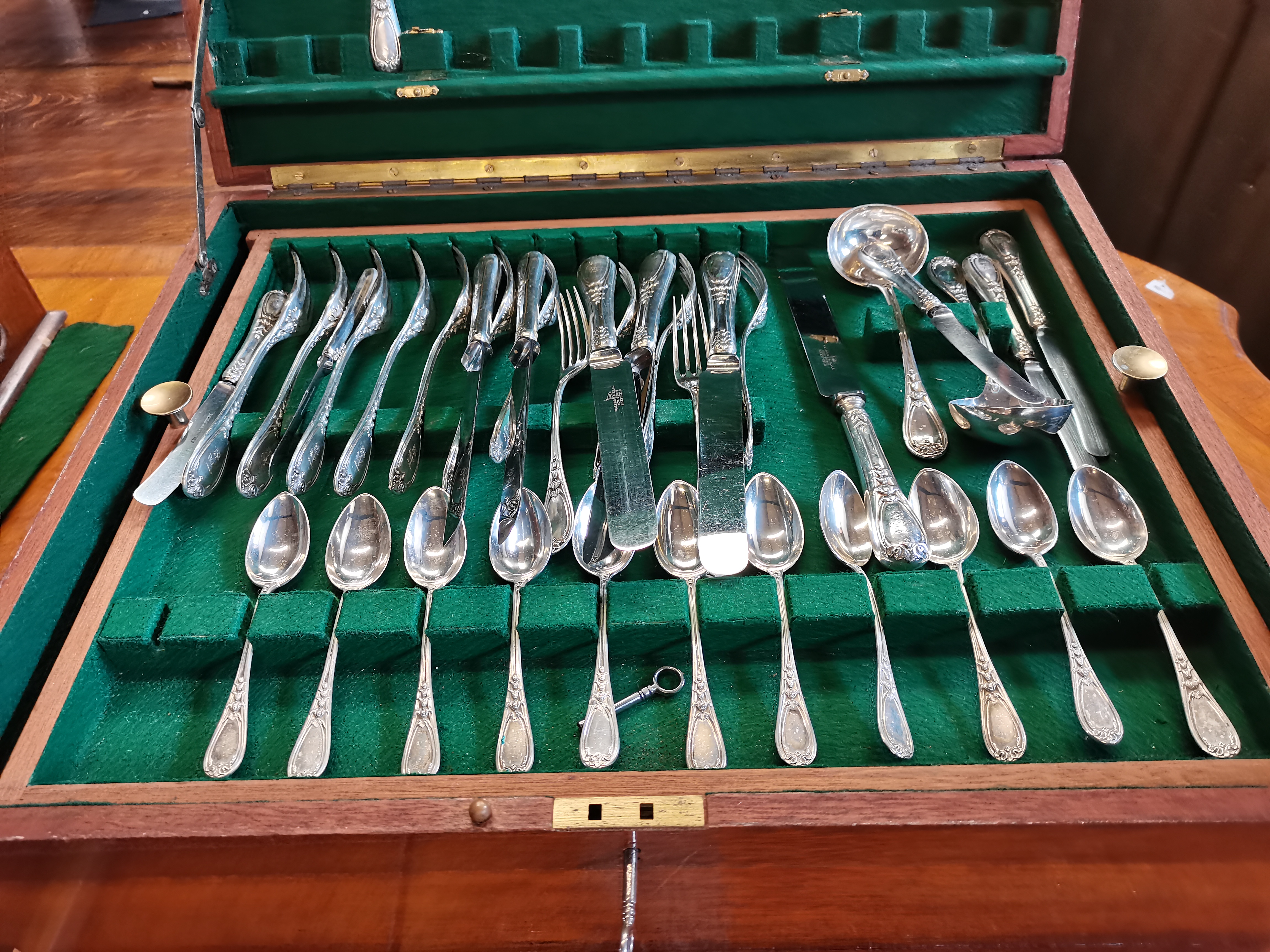 800 continental silver cutlery set in mahogany box Condition Grade:  A Excellent: - Image 7 of 7