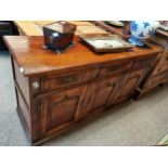 Titchmarsh and Goodwin 5ft ( 1.5m ) oak sideboard Condition Grade:  A Excellent:
