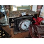 Vintage luggage weighing scale