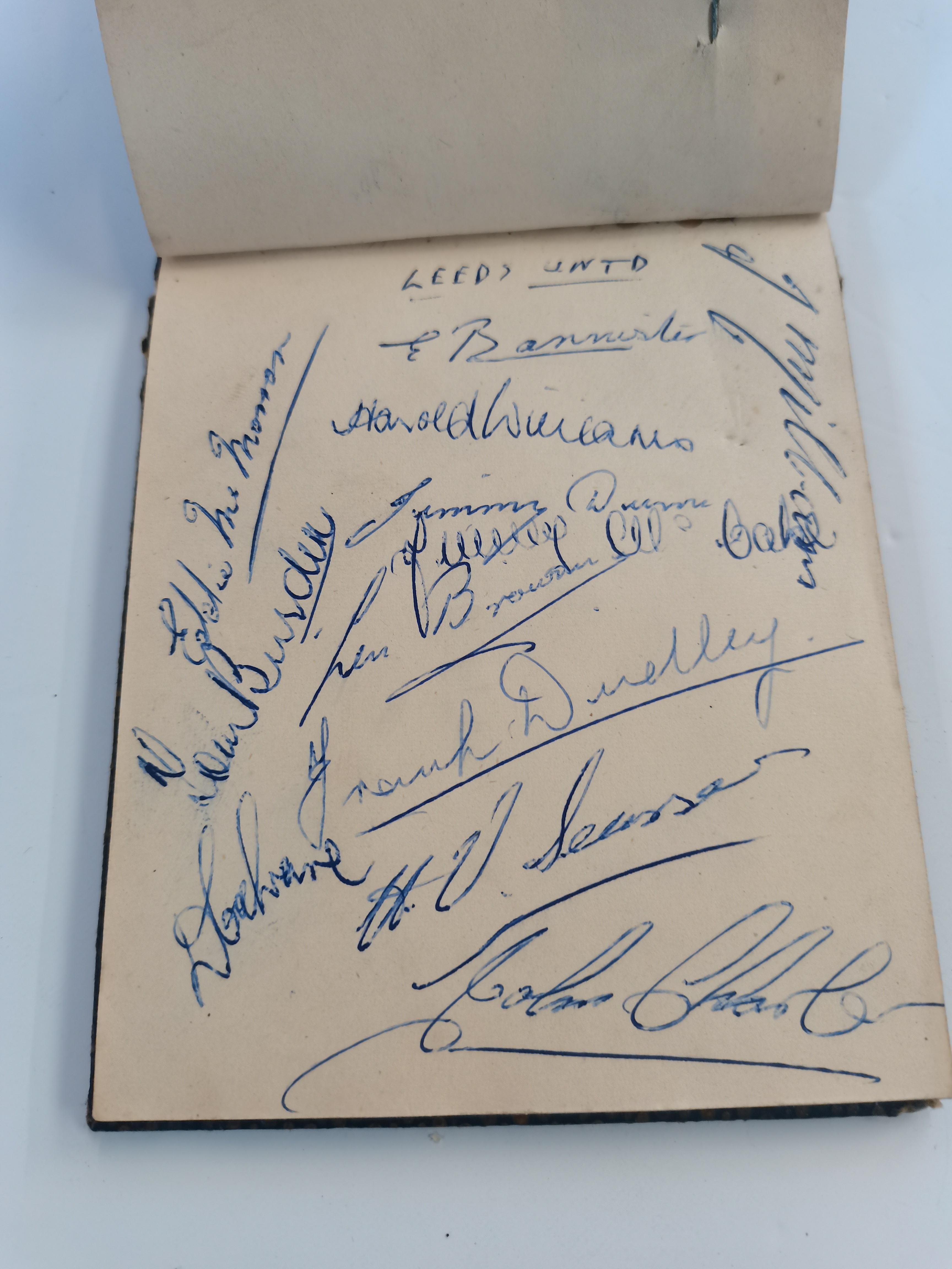 Hull city football cards and autographs - Image 4 of 4
