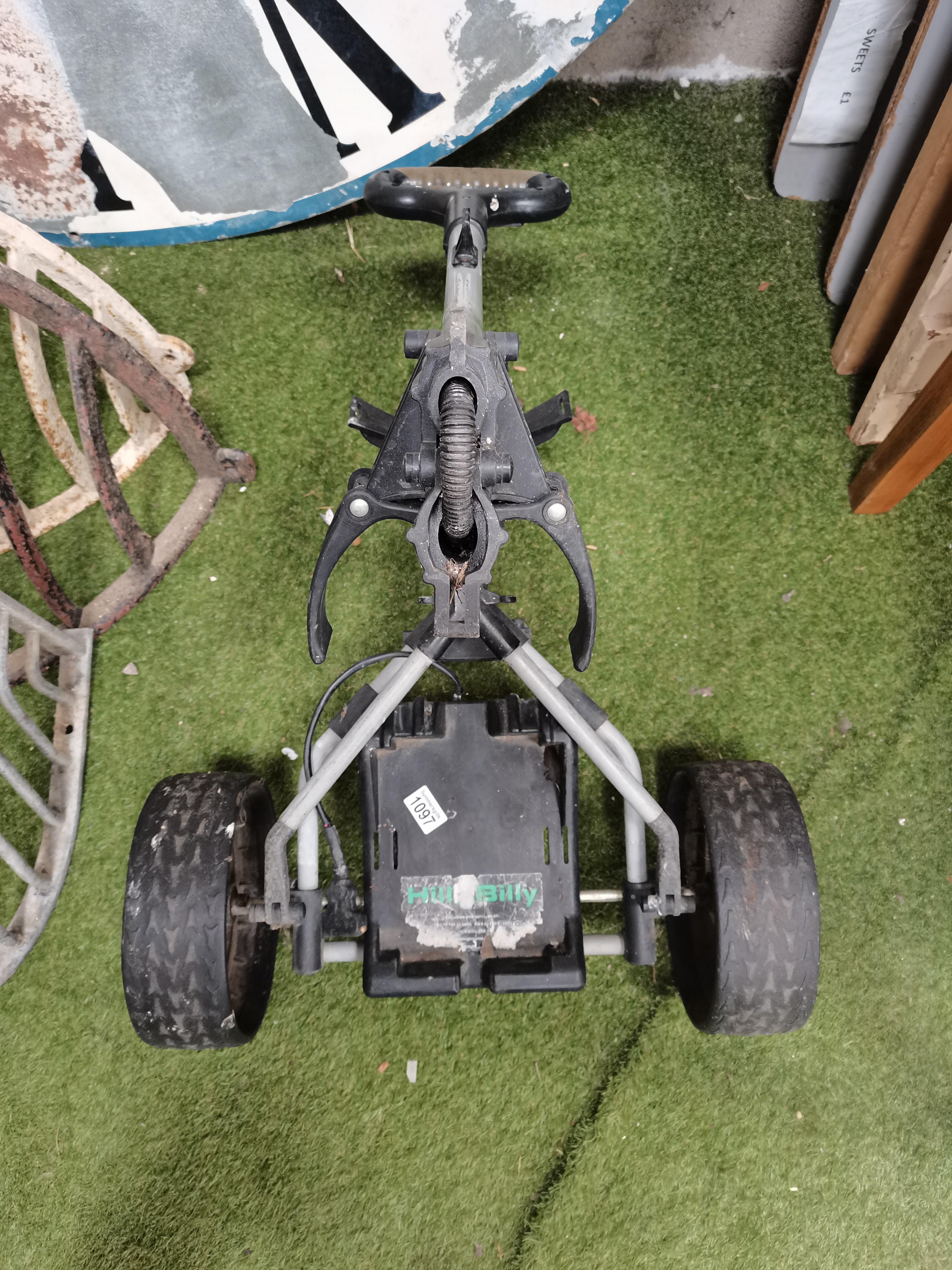 Golf trolley electric but no battery