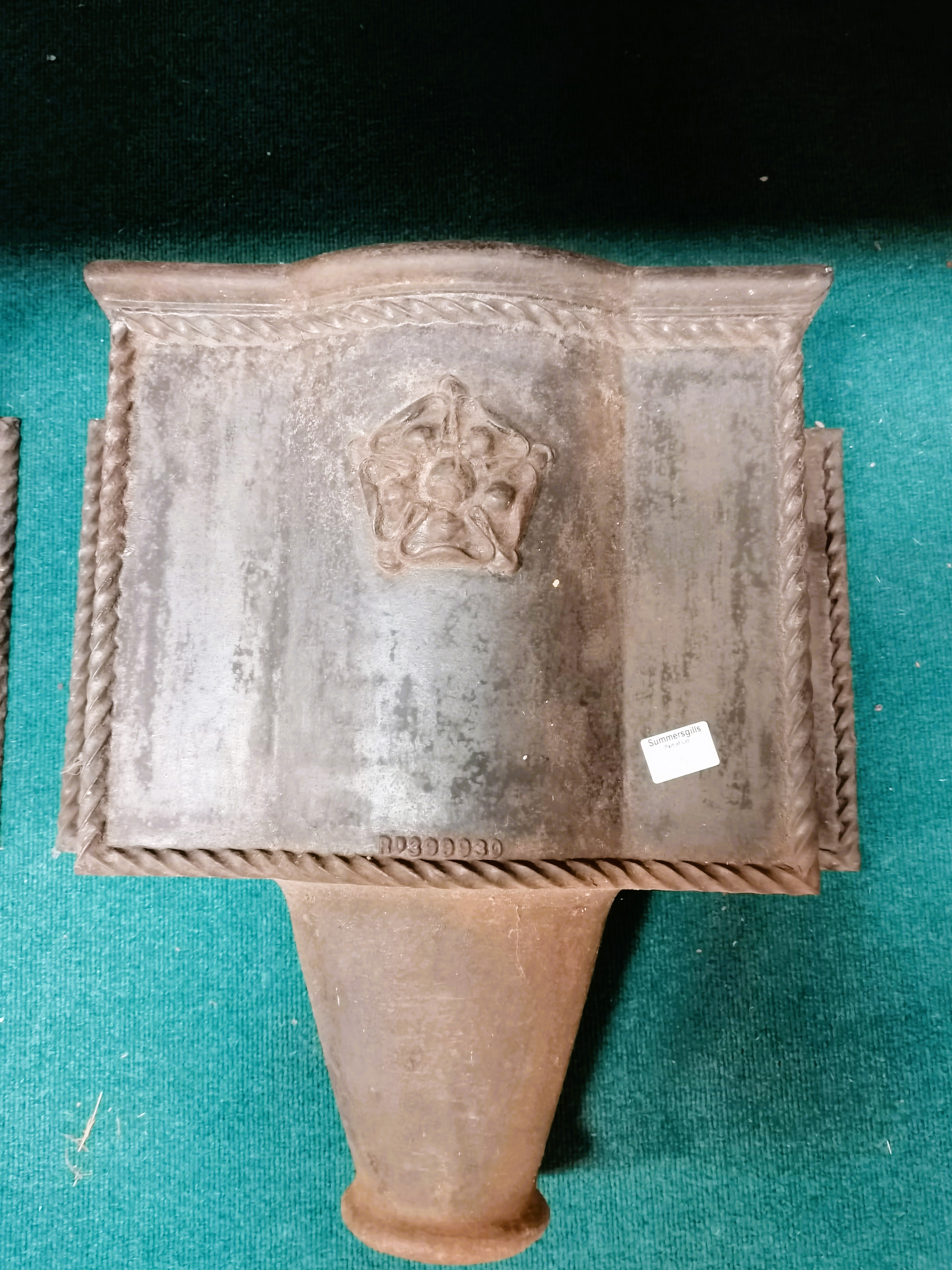 X2 cast iron antique gutter hoppers with Yorkshire - Image 2 of 3