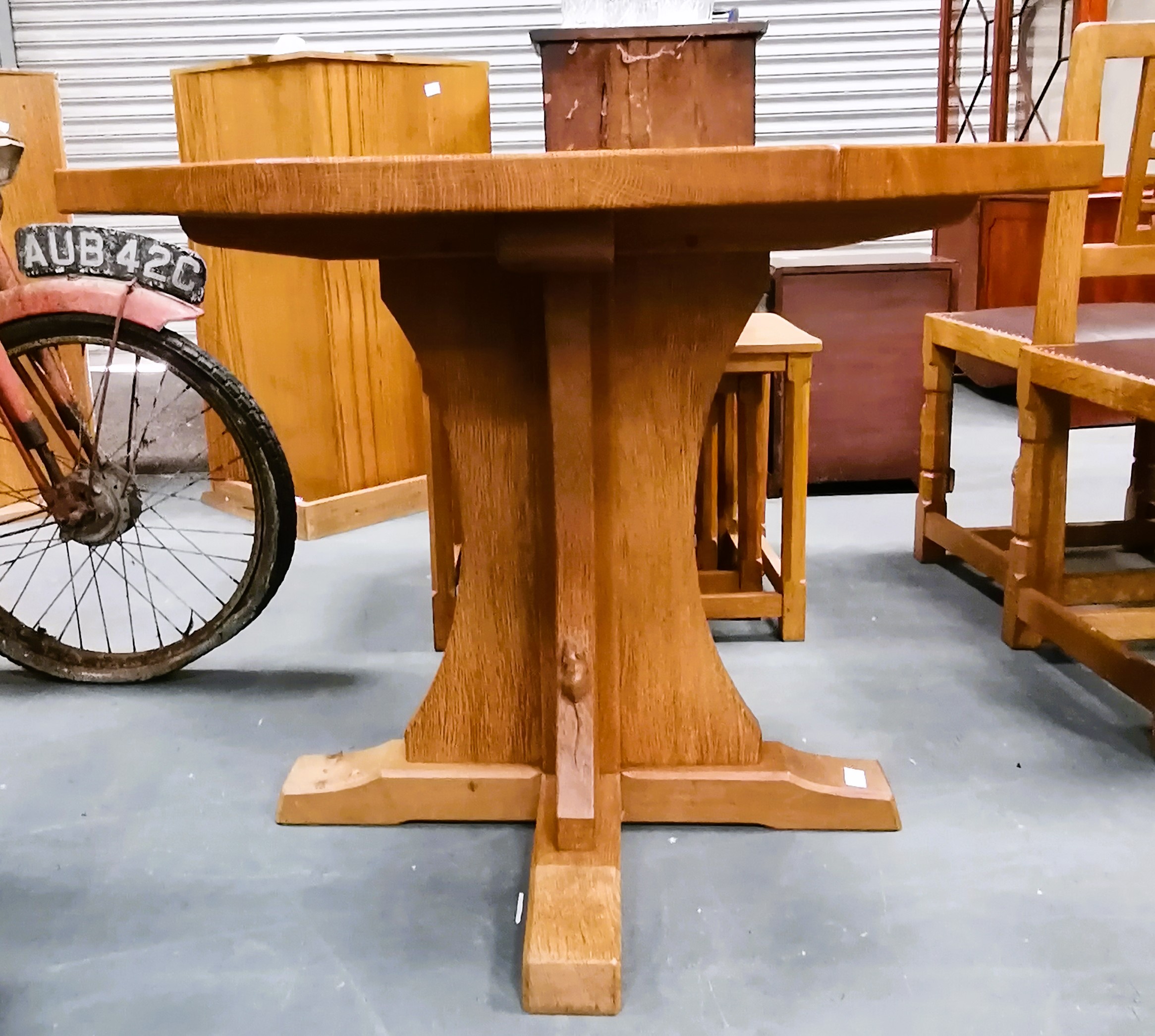 Mouseman Octagonal centre table. very good conditi - Image 3 of 5