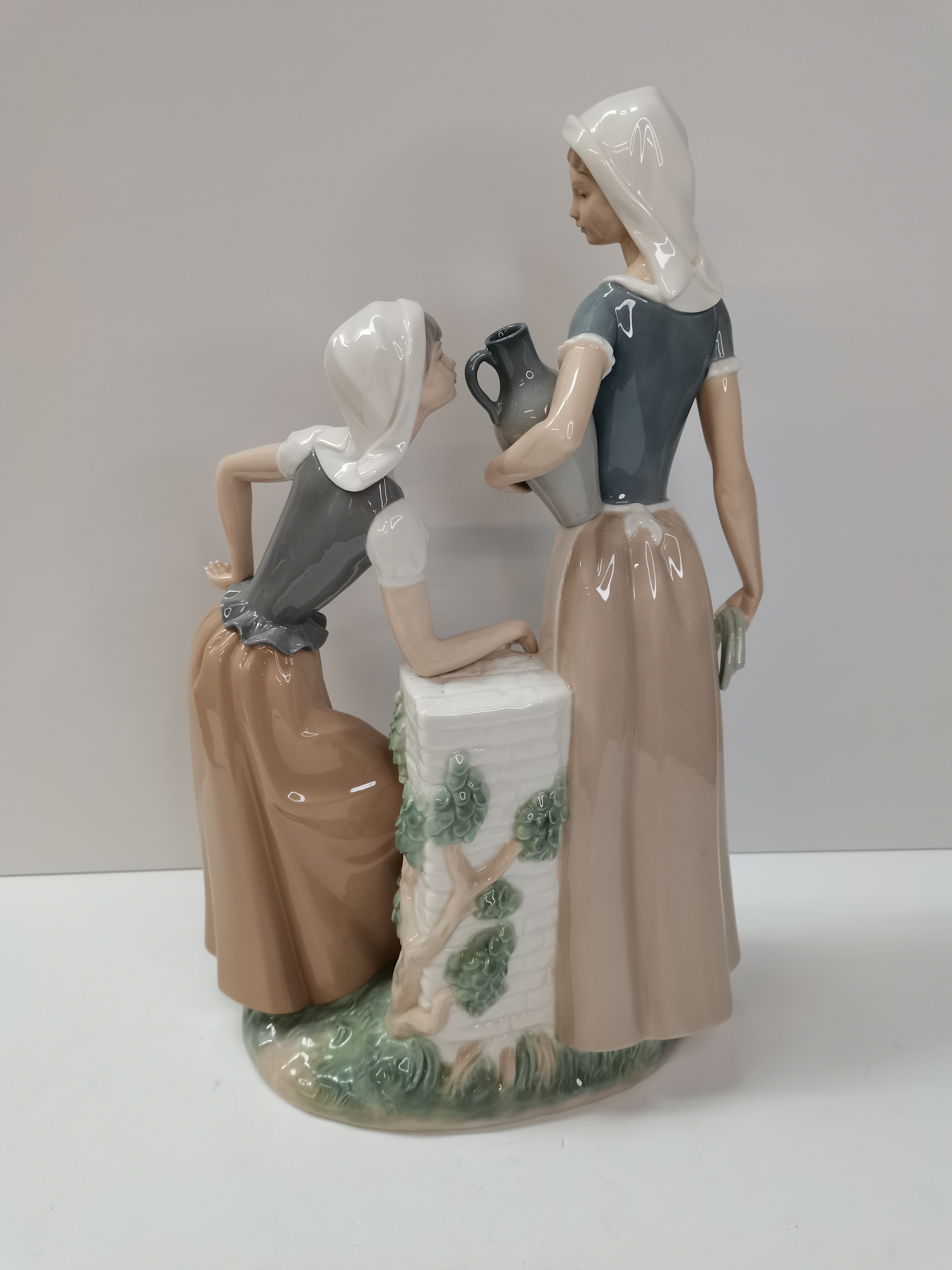 Nao figure - 'Talking ladies at well' Condition Grade: A Excellent: - Image 2 of 3