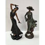 x2 figurines