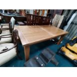 Extendable oak dining table good condition