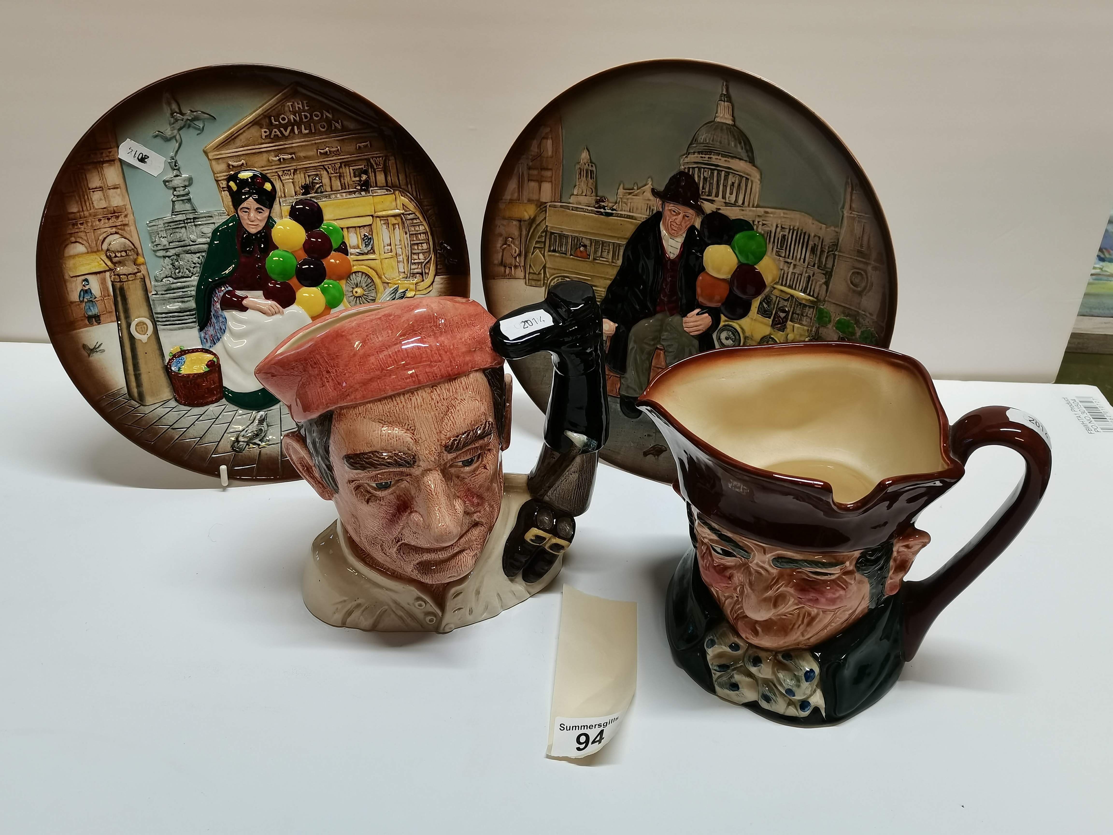 X2 Royal Doulton Toby Jugs plus x2 Royal Doulton plates Balloon Man and women - good condition