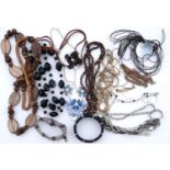 A SELECTION OF COSTUME JEWELLERY.