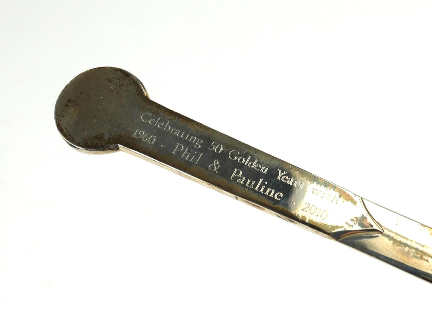 RICHARD JARVIS, SILVER GILT COMMEMORATIVE LETTER OPENER/PAPER KNIFE Having an embossed family - Image 9 of 9