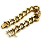 A VINTAGE 9CT GOLD HEAVY GAUGE BRACELET With curb link and rectangular clasp. (approx 24cm x 2cm,