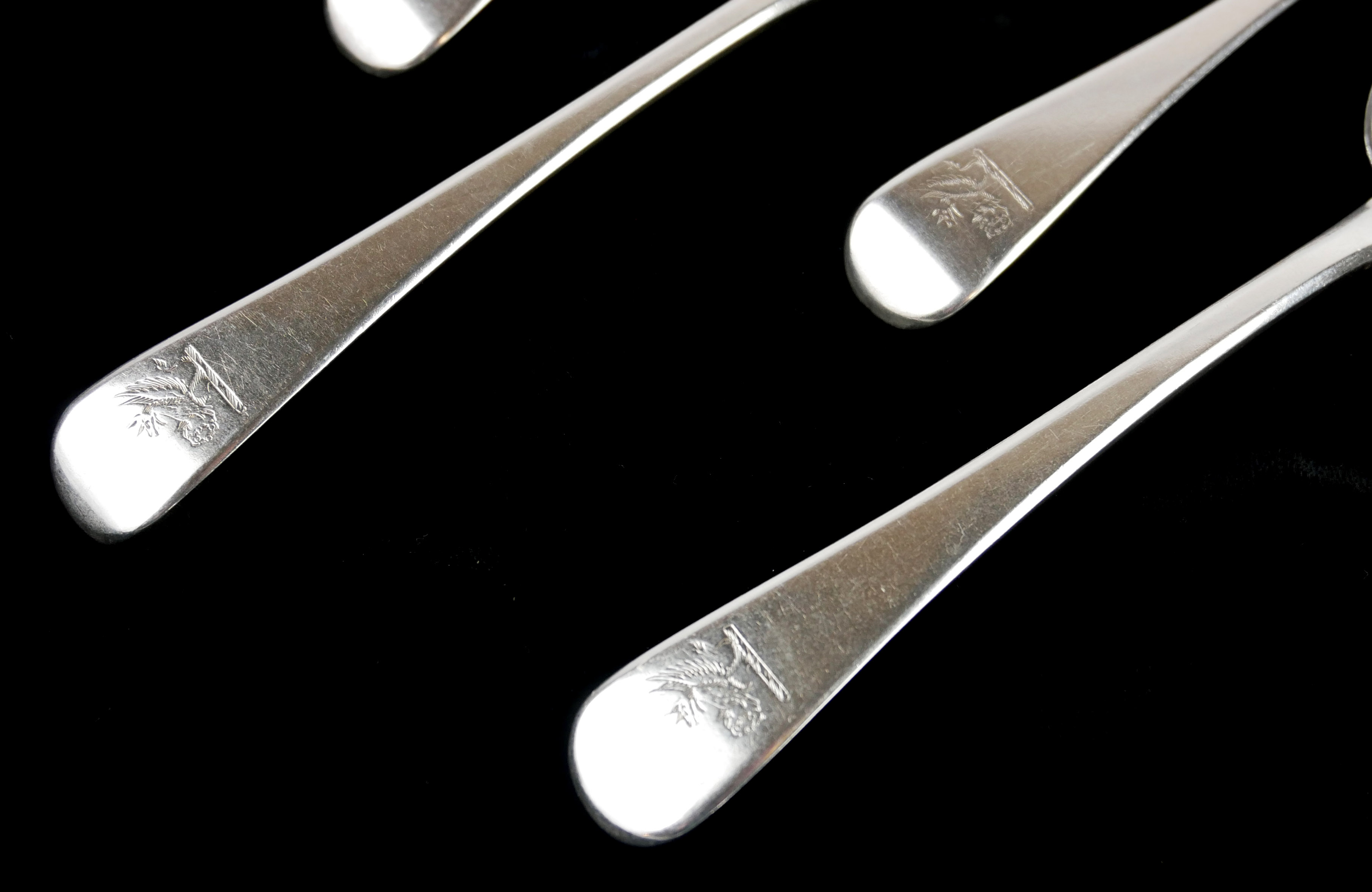 A SET OF SIX GEORGIAN SILVER DESSERT SPOONS Fiddle pattern with engraved family crest, hallmarked - Image 2 of 2