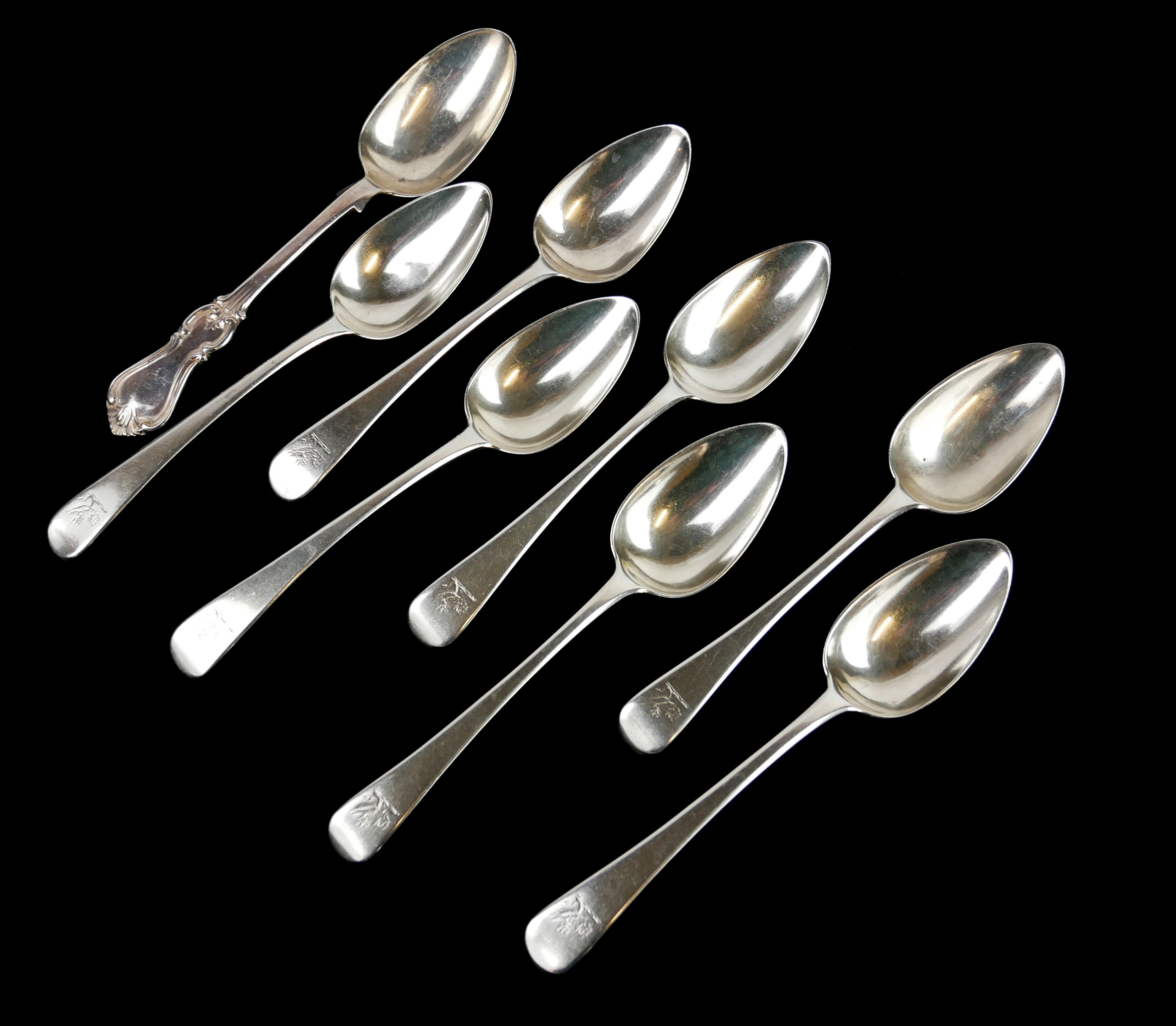 A SET OF SIX GEORGIAN SILVER DESSERT SPOONS Fiddle pattern with engraved family crest, hallmarked