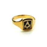 A VINTAGE 18CT GOLD AND BLUE ENAMEL GENT'S MASONIC RING Having a swivel section set with a square on