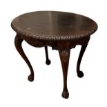 A LATE 19TH/EARLY 20TH CENTURY MAHOGANY OCCASIONAL TABLE The egg and dart moulded oval top above a
