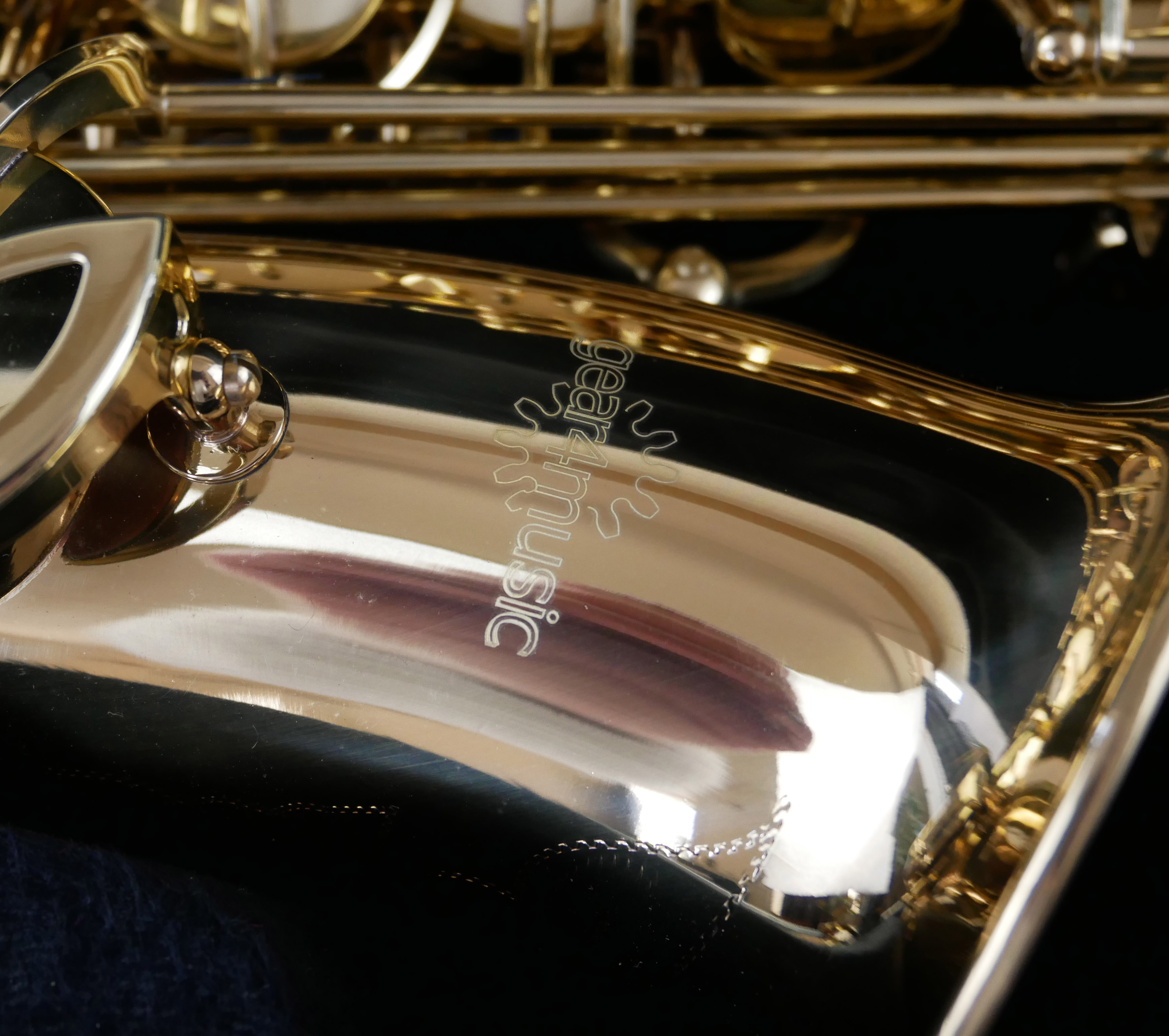 A MODERN BRASS AND MOTHER OF PEARL SAXOPHONE Having circular mother of pearl pads to keys marked ' - Image 3 of 3