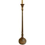 AN EARLY 20TH CENTURY GILTWOOD STANDARD LAMP The reeded column on a platform base. (158cm)