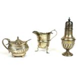 A COLLECTION OF EARLY 20TH CENTURY SILVER TRINKETS To include a silver mustard pot with blue glass