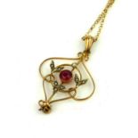 AN EARLY 20TH CENTURY YELLOW METAL, GARNET, AMETHYST AND SEED PEARL PENDANT NECKLACE The pierced Art