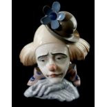LLADRO, PORCELAIN BUST, A CLOWN WEARING A HAT WITH FLOWER Painted in multicoloured pastel glazes,