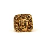 A LARGE ART DECO 9CT GOLD RING Depicting an abstract female face. (23.2g)