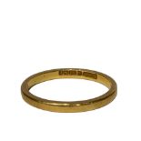 A 22CT YELLOW GOLD WEDDING BAND. 2.4g
