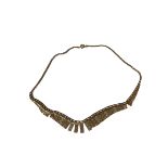 A THREE TONED YELLOW, WHITE, ROSE-COLOURED METAL FRINGE NECKLACE, metals test as 9ct gold. 7.3g