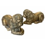 A LARGE PAIR OF DECORATIVE 19TH CENTURY CARVED GILTWOOD RECUMBENT LIONS. (h 37cm x d 27cm x w 60cm)