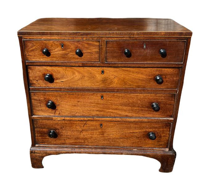 A GEORGIAN MAHOGANY CHEST Of two short above three drawers, on bracket feet. (93cm x 48cm x 96cm)