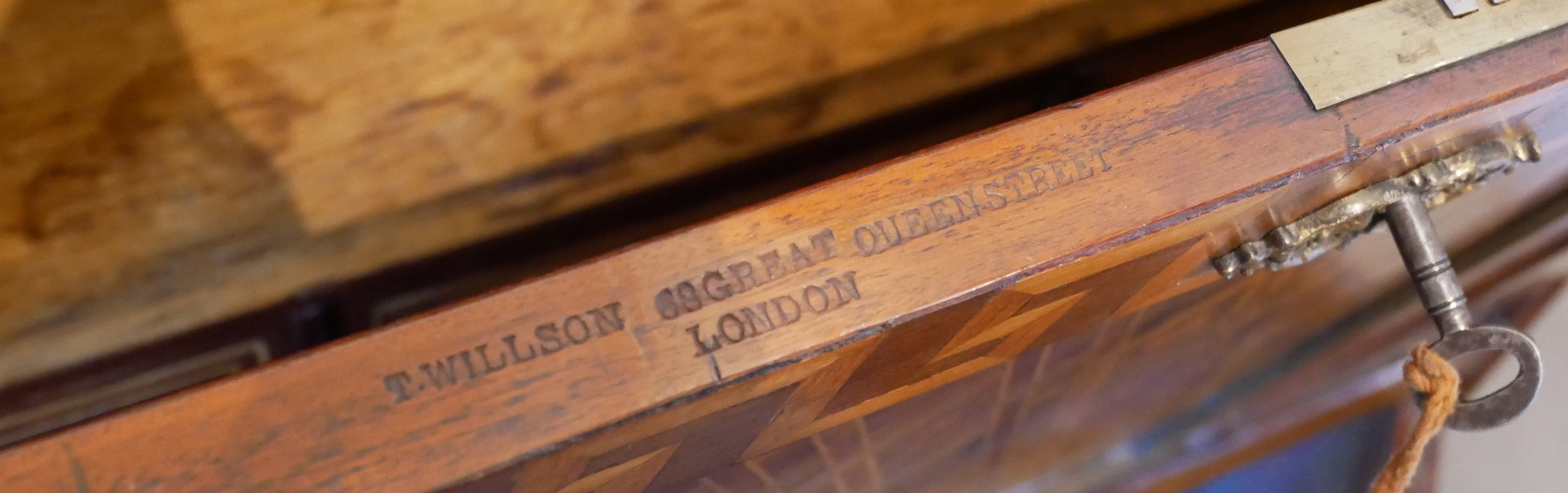 T. WILLSON OF QUEEN STREET, LONDON, A FINE EARLY 19TH CENTURY MAHOGANY AND SATINWOOD MARQUETRY - Bild 9 aus 12