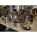 A MIXED COLLECTION OF LATE 19TH/EARLY 20TH CENTURY SHEFFIELD SILVER PLATED ITEMS To include three