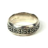 BROOKS & BENTLEY, A VINTAGE SILVER CELTIC DESIGN WEDDING BAND Having a central band with rope