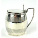 A GEORGIAN SILVER MUSTARD POT Having hinged lid, single handle, engraved bands to bulbous body and