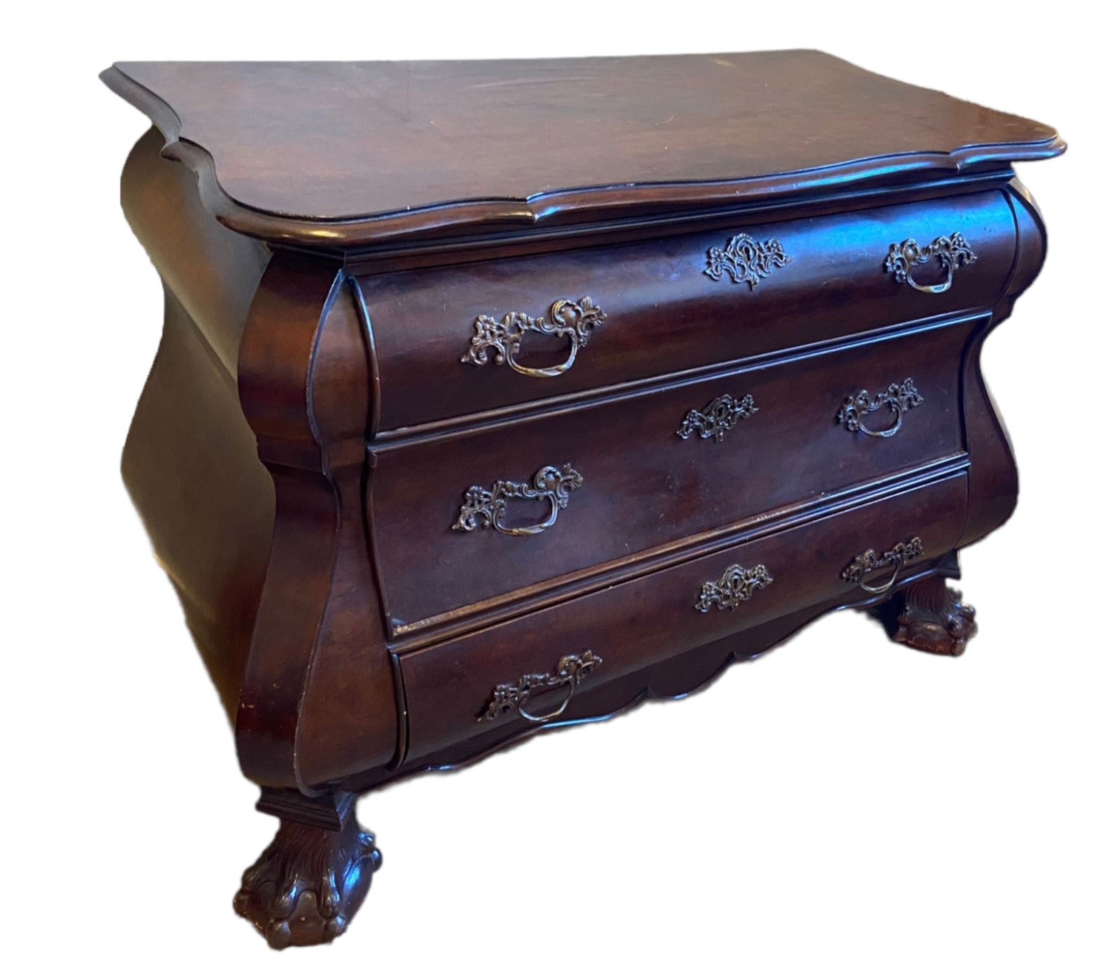 AN 18TH CENTURY STYLE DUTCH WALNUT BOMBE COMMODE With three drawers fitted with brass furniture - Bild 3 aus 4