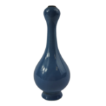 A SMALL CHINESE BLUE GLAZED PORCELAIN GARLIC NECK VASE. (h 18cm) Condition: good