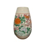 A JAPANESE TAISHO PERIOD VASE DECORATED with flowers and birds on a white ground. H-16.8cm