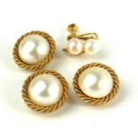 A PAIR OF VINTAGE 18CT GOLD AND MABE PEARL SPHERICAL EARRINGS With rope design to edge and clip