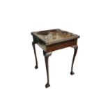 AN EARLY 20TH CENTURY MAHOGANY ENVELOPE CARD TABLE, with enclosed green baize playing surface,