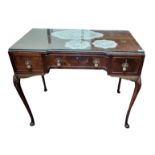 AN EARLY 20TH CENTURY MAHOGANY SIDE/DRESSING TABLE With three drawers, on shell carved cabriole legs