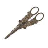 A PAIR OF GEORGIAN SILVER GRAPE SCISSORS Loop handles with vine leaves and berries decoration,