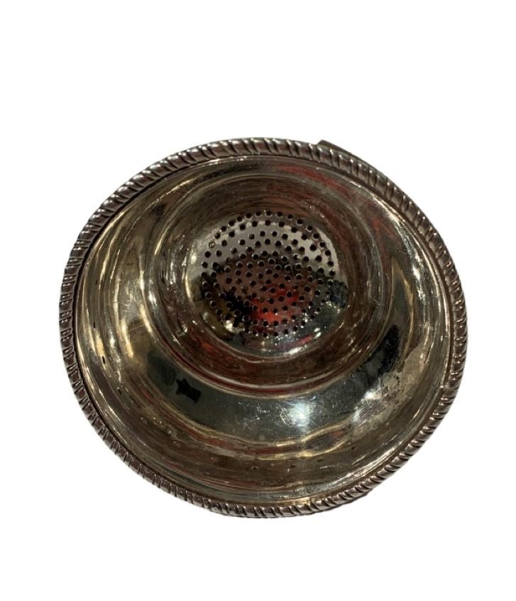 A GEORGIAN SILVER WINE FUNNEL, MARKED 'C.B'. Assayed London, 1772 (rubbed). (12.6cm x 7.7cm, 80g) - Image 3 of 3