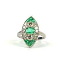 A PLATINUM ART DECO STYLE MARQUISE SHAPED RING SET WITH EMERALDS AND DIAMONDS. (Approx Emeralds 0.